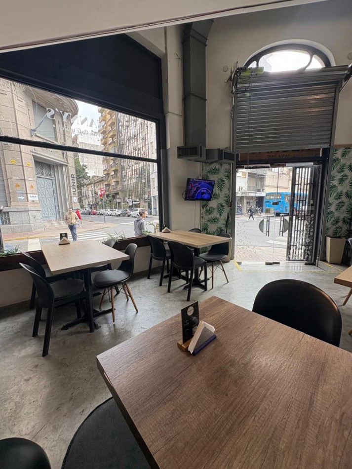 LOCAL COMERCIAL EN ESTRATEGICA ESQUINA