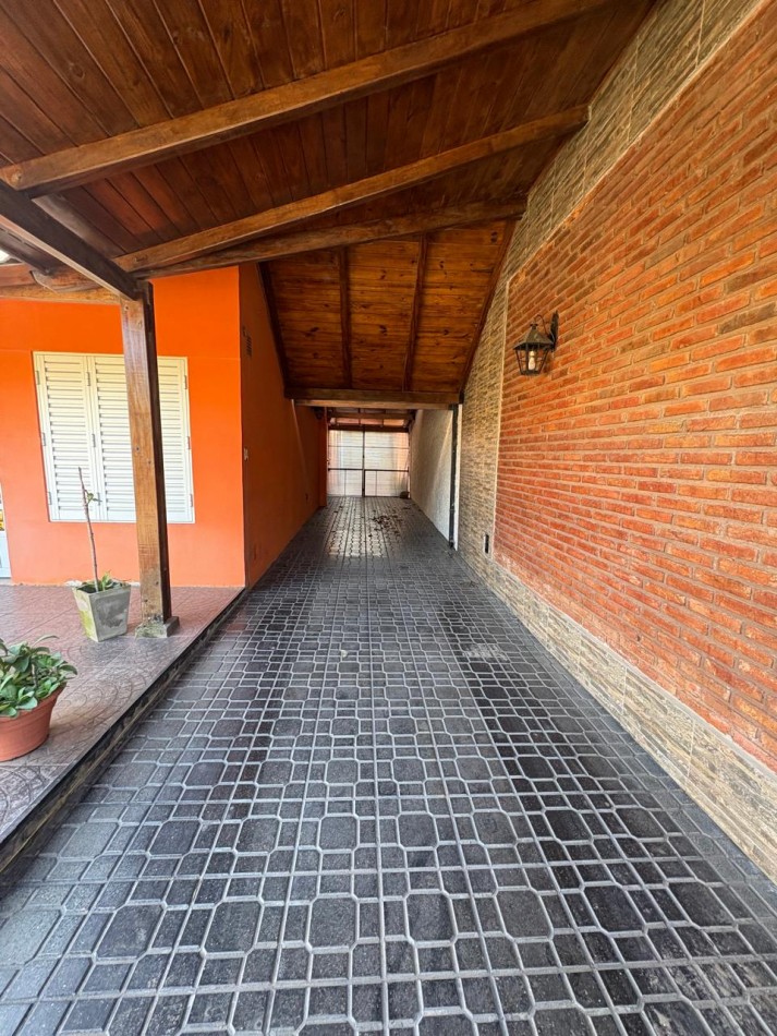 Casa 3 dormitorios con pileta 