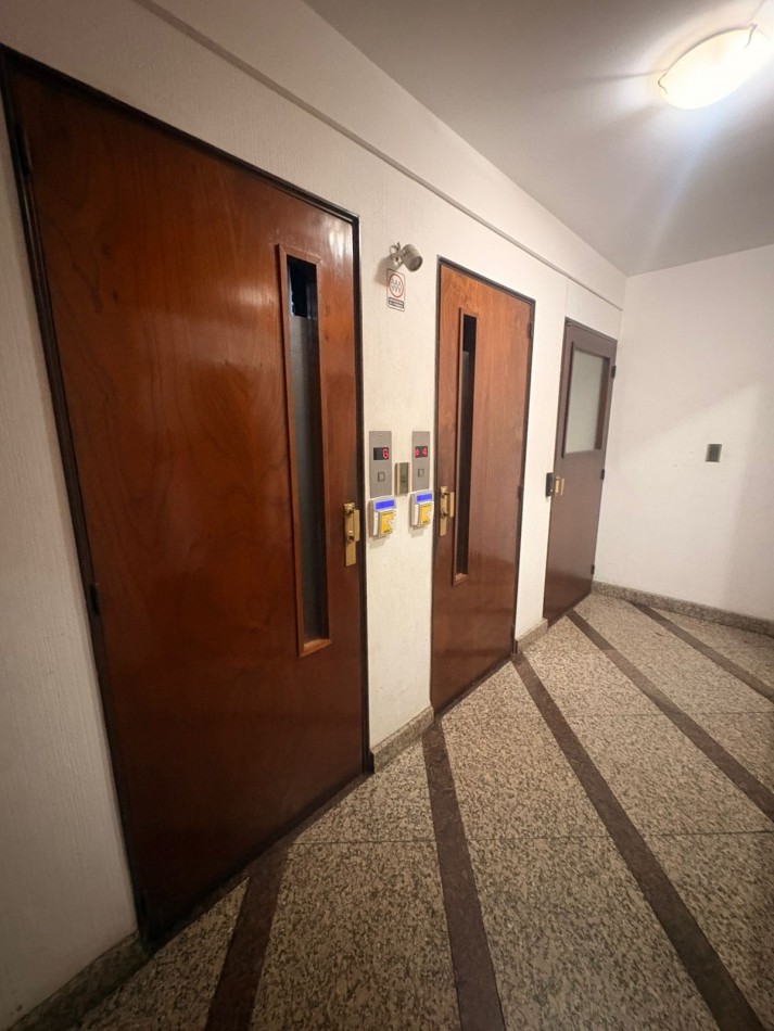 Departamento 1 dormitorio con cochera y Baulera