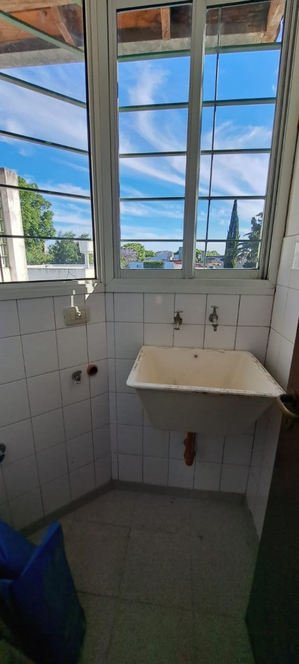 Deprtamento 2 Dormitorios con balcon al frente 