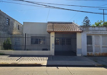 Casa 2 dormitorios con patio y cochera